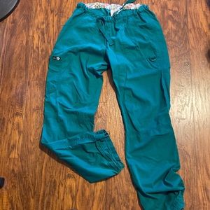 Koi scrubs reg length medium hunter green